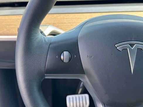 Used 2022 Tesla Model Y Performance AWD/4WD image 13