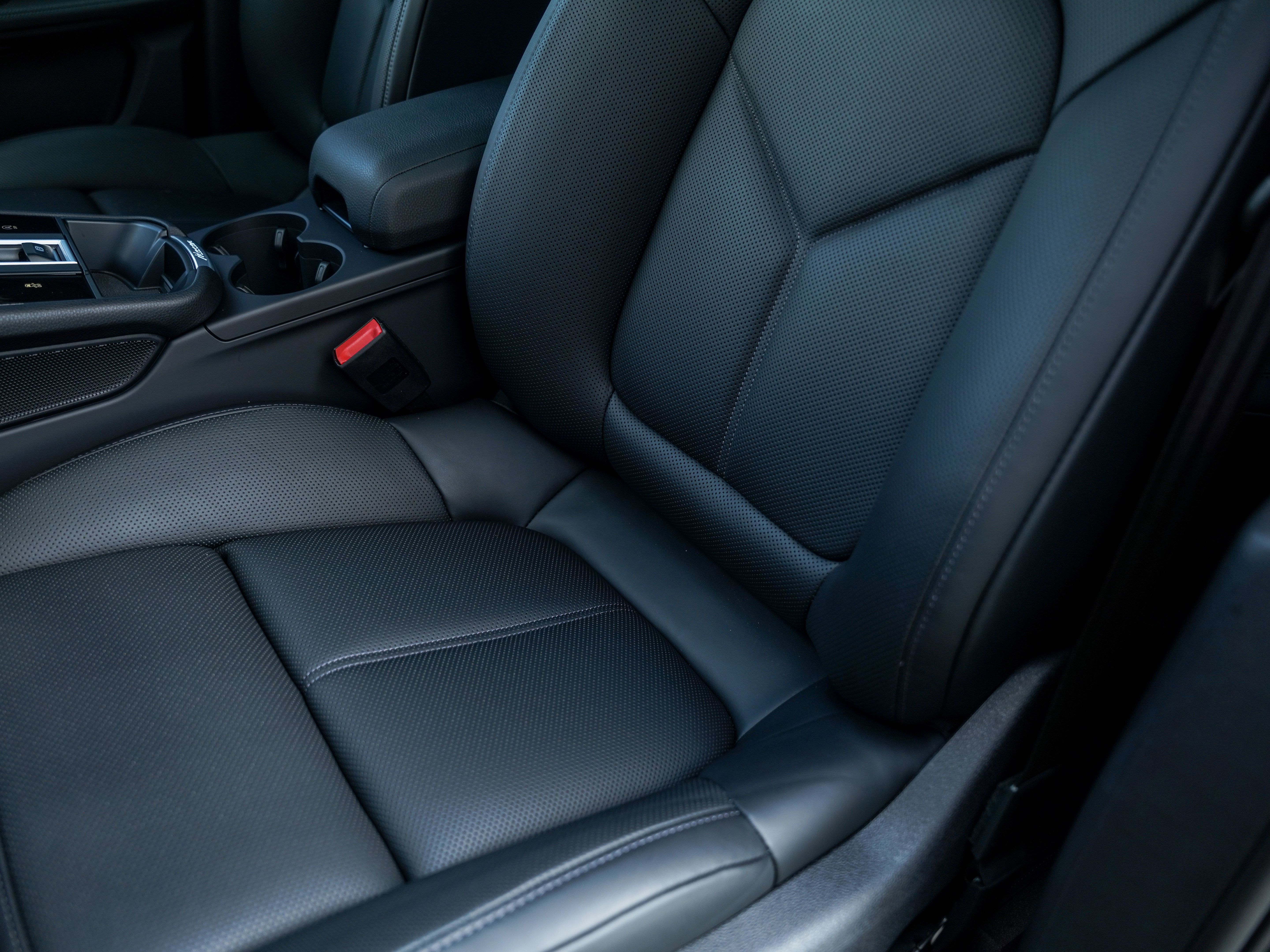 Certified 2026 Porsche Macan AWD/4WD image 23