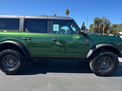 New 2025 Ford Bronco Badlands image 3