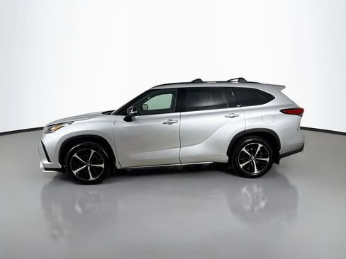 Used 2022 Toyota Highlander XSE AWD/4WD image 4