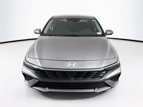Used 2025 Hyundai Elantra Hybrid FWD image 6