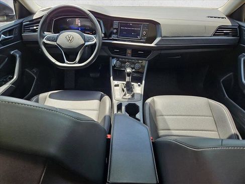 Used 2024 Volkswagen Jetta SE FWD image 16