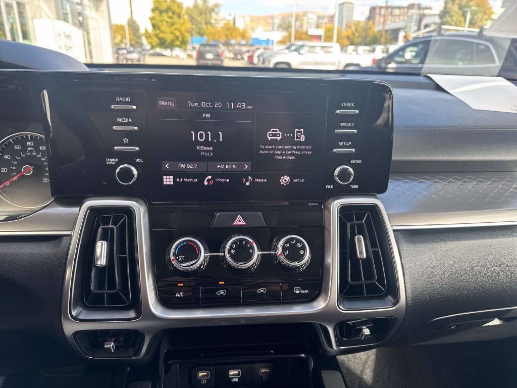 Used 2023 Kia Sorento LX AWD/4WD image 18