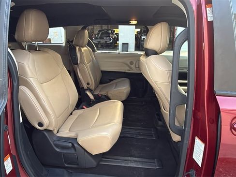 Used 2023 Toyota Sienna XLE image 27