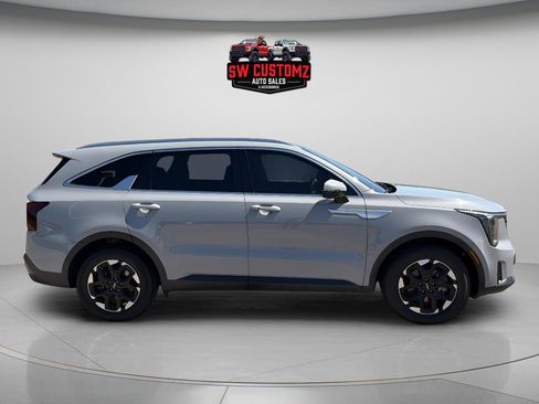 Used 2025 Kia Sorento S w/ Panoramic Sunroof Package FWD image 8
