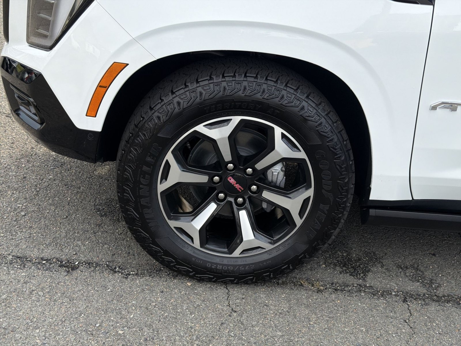 New 2026 GMC Yukon AT4 w/ AT4 Premium Plus Package AWD/4WD image 12
