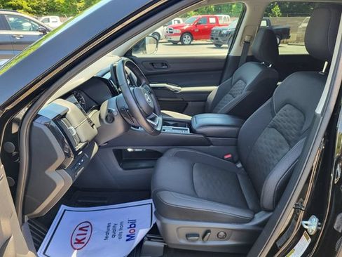 Used 2025 Nissan Pathfinder SV FWD image 12