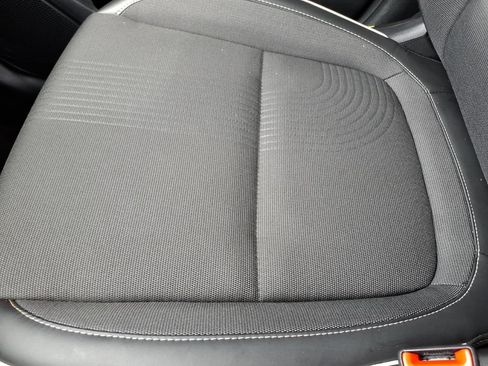 Certified 2024 Hyundai Venue Limited FWD image 25
