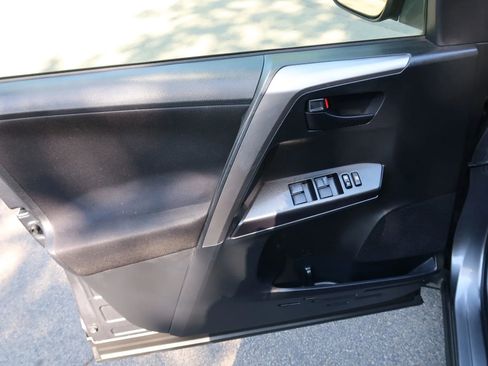 Used 2016 Toyota RAV4 LE FWD image 15