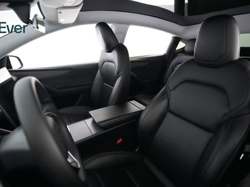 Used 2026 Tesla Model Y Long Range RWD image 4