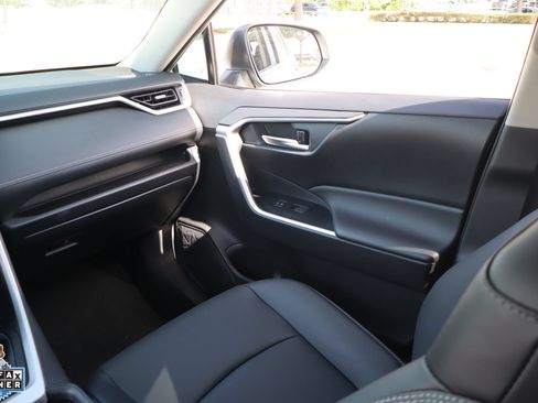Used 2025 Toyota RAV4 XLE Premium w/ Blackout Package (GST) FWD image 21