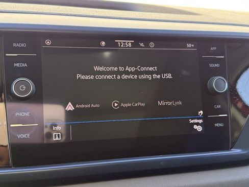 Used 2022 Volkswagen Taos SE image 10