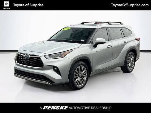 Used 2021 Toyota Highlander Platinum FWD image 1
