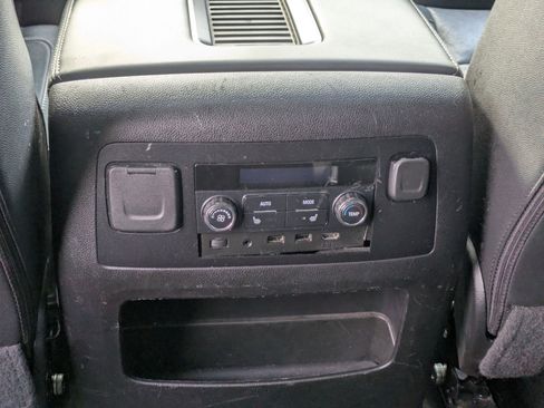 Used 2020 Chevrolet Suburban Premier image 30