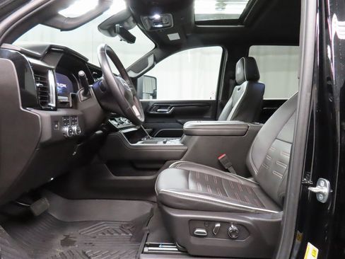 Used 2025 GMC Sierra 2500 AT4X w/ AT4X AEV Edition image 9