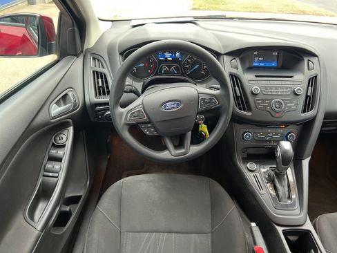 Used 2016 Ford Focus SE w/ SE Power Seat Package image 18