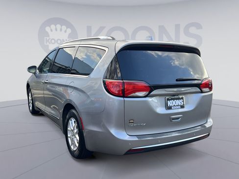 Used 2020 Chrysler Pacifica Touring-L image 2