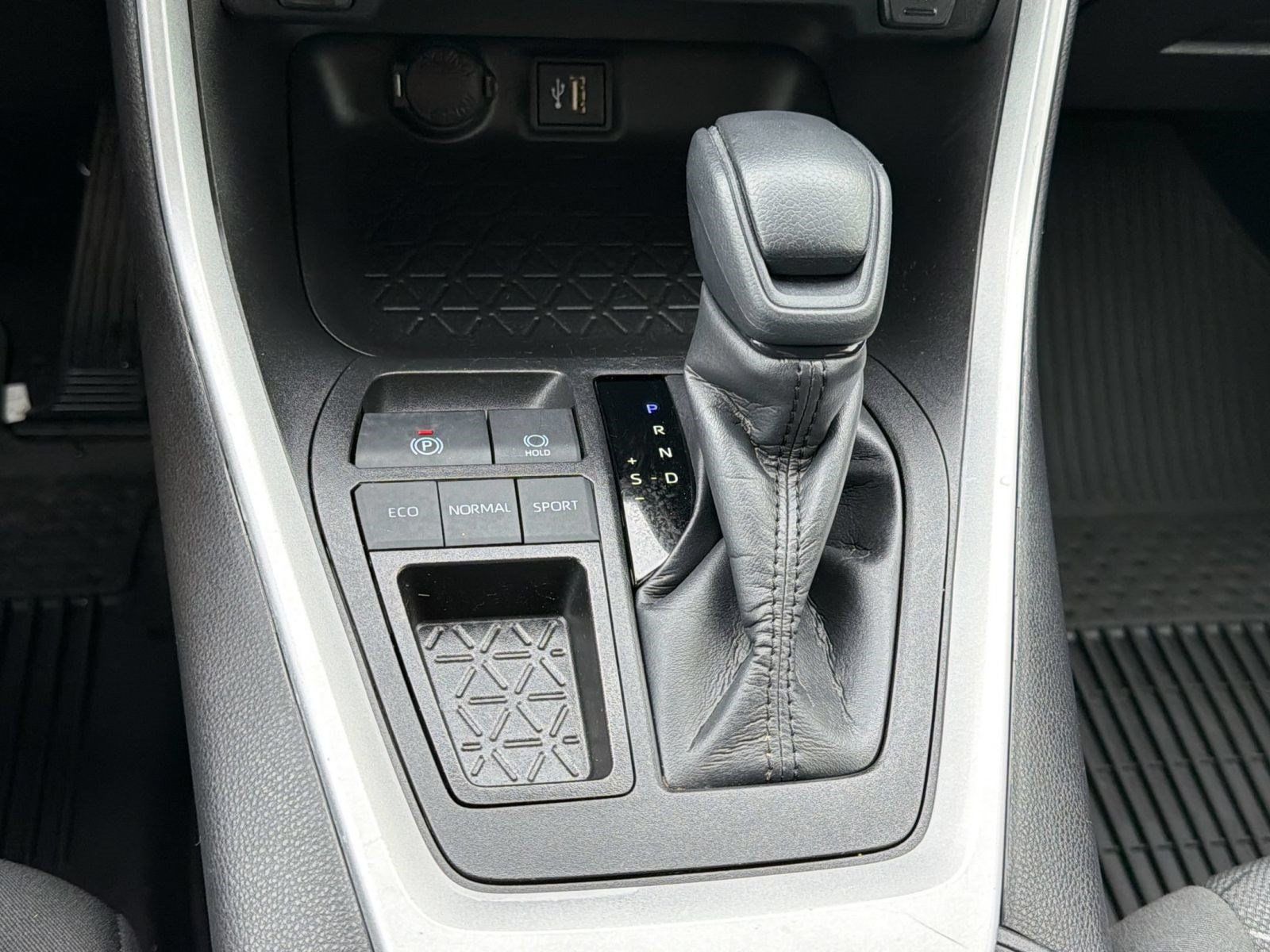 Certified 2023 Toyota RAV4 XLE w/ Convenience Package FWD image 19