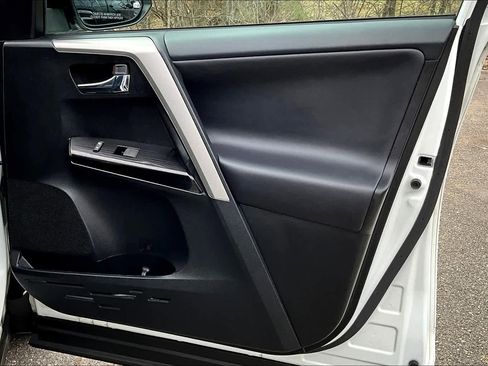 Used 2016 Toyota RAV4 Limited image 21