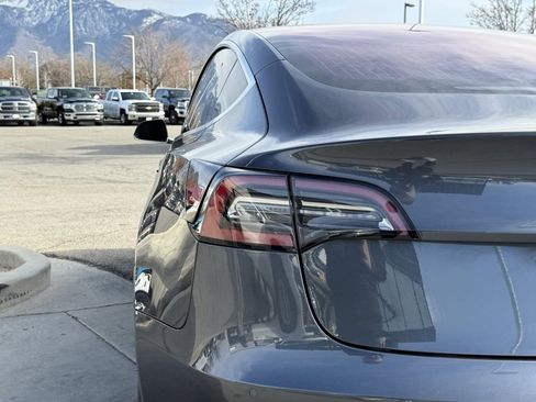 Used 2018 Tesla Model 3 Long Range image 31