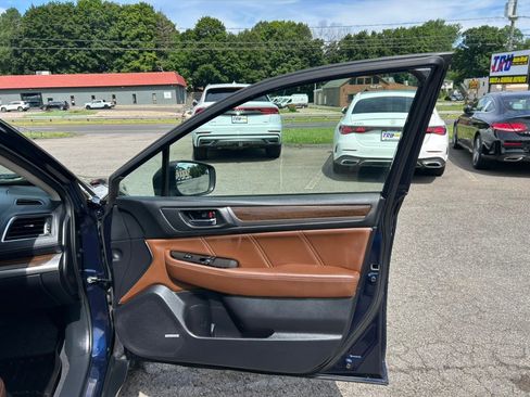 Used 2018 Subaru Outback 3.6R Touring AWD/4WD image 18