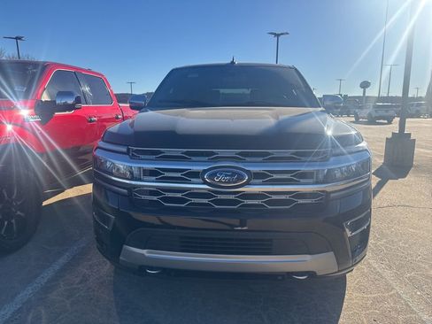 Used 2023 Ford Expedition Platinum image 2
