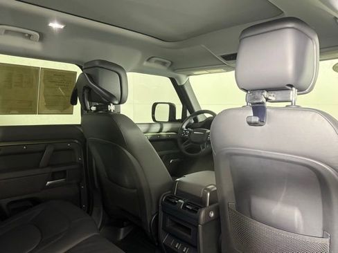 Certified 2026 Land Rover Defender 110 X-Dynamic SE image 31