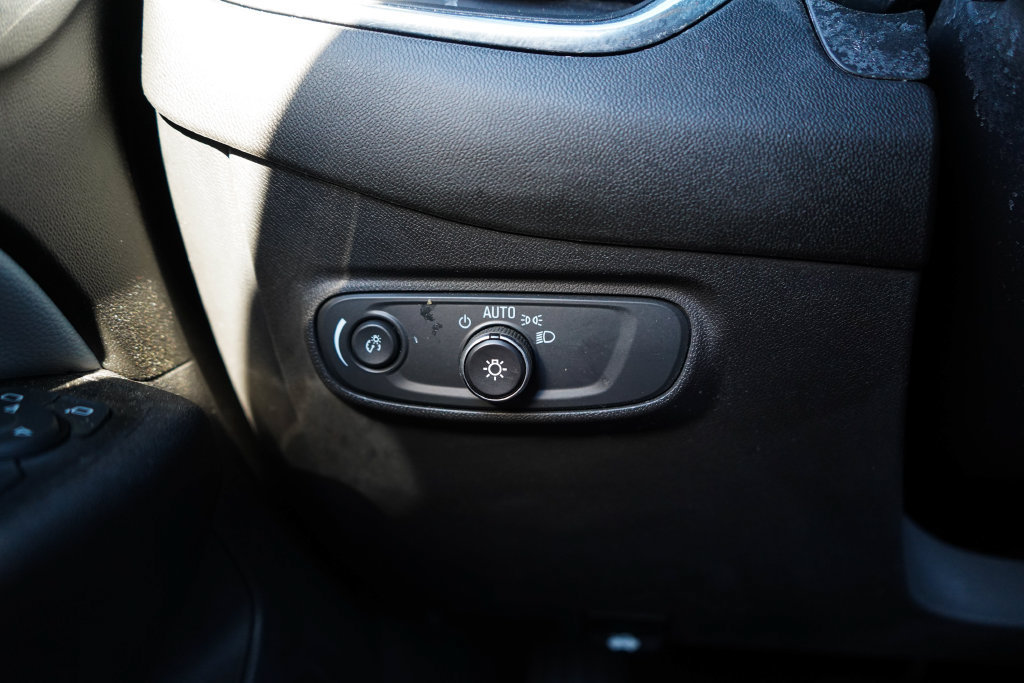 Used 2020 Chevrolet Equinox LS w/ LS Convenience Package FWD image 29