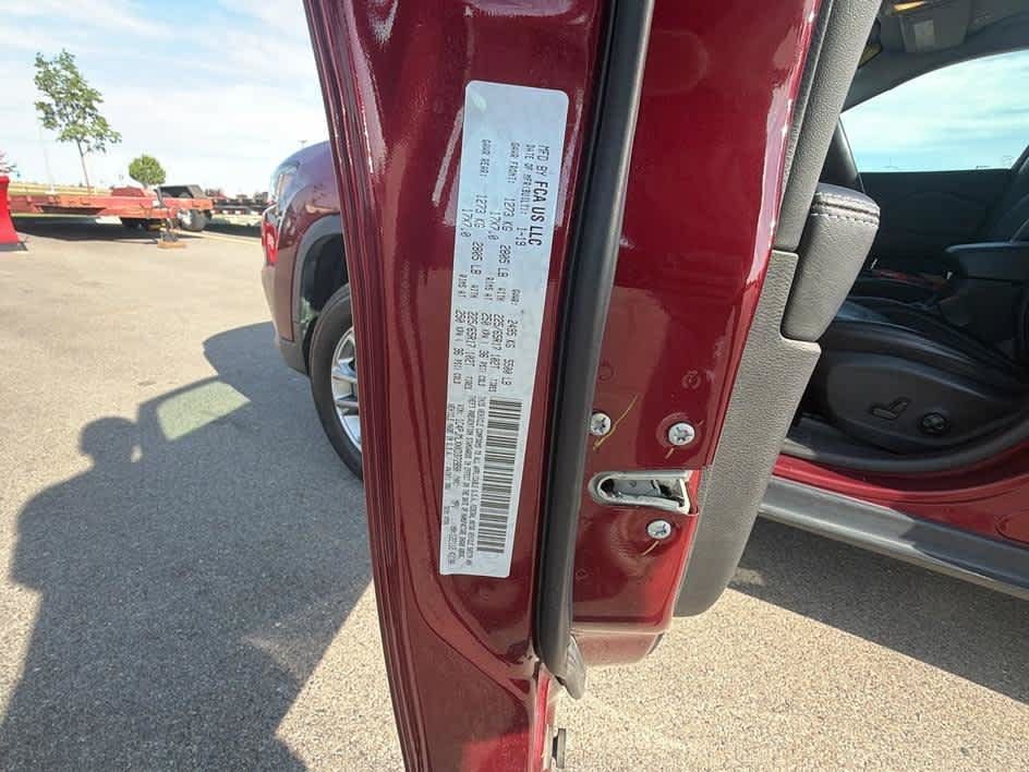 Used 2019 Jeep Cherokee Latitude Plus w/ Cold Weather Group AWD/4WD image 13