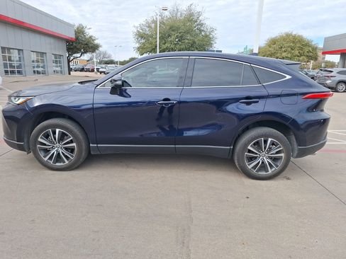 Used 2024 Toyota Venza LE image 3