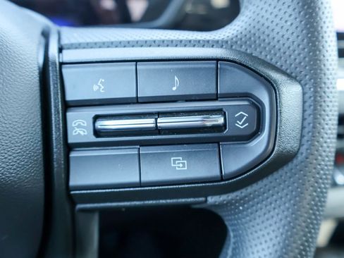 Used 2025 Chevrolet Colorado W/T image 14