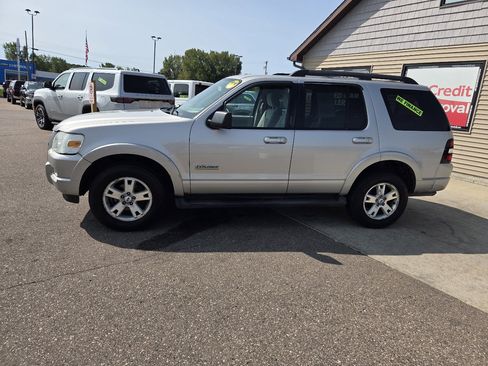 Used 2007 Ford Explorer XLT image 8