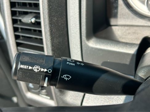Used 2017 RAM 1500 Express RWD image 19