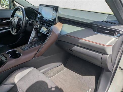 Used 2021 Toyota Venza XLE w/ Softex Package image 19