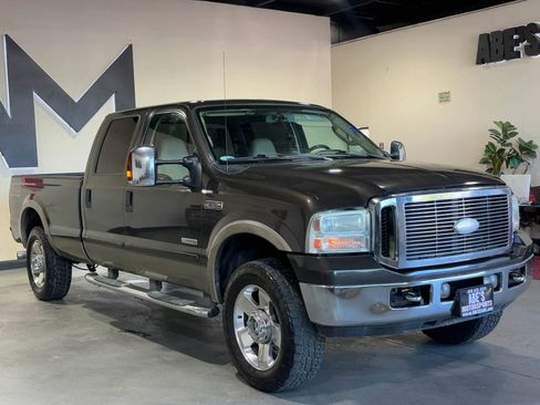 Used 2006 Ford F250 Lariat image 2