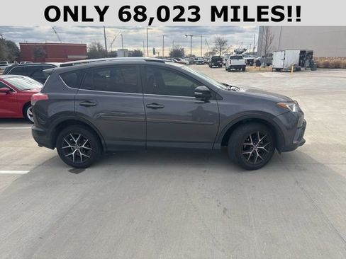 Used 2016 Toyota RAV4 SE image 2