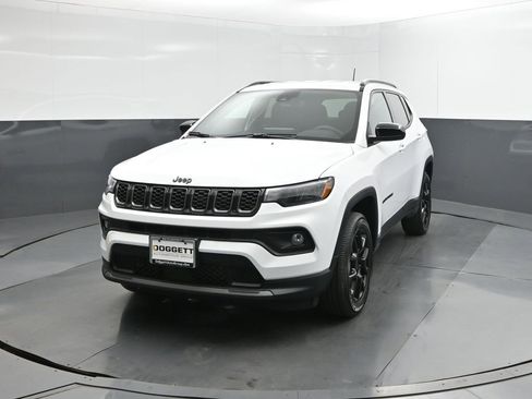 New 2026 Jeep Compass Latitude image 30