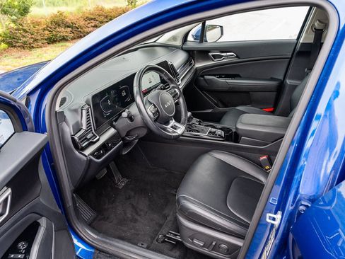 Used 2024 Kia Sportage EX FWD image 17