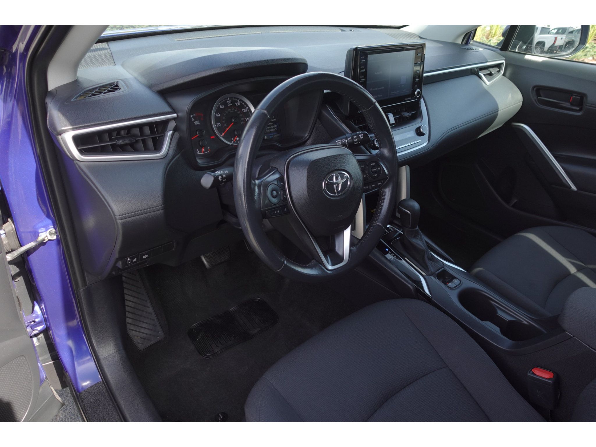 Used 2022 Toyota Corolla Cross LE AWD/4WD image 9