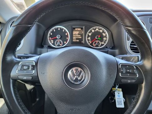 Used 2015 Volkswagen Tiguan S image 14