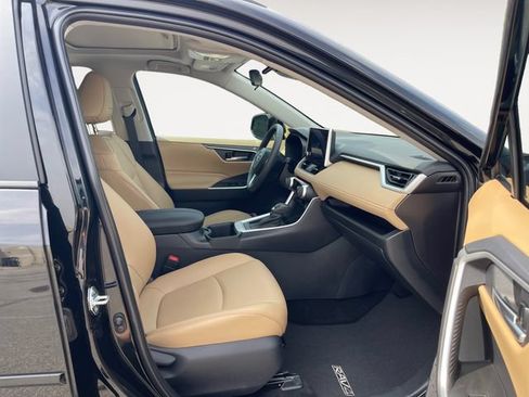 Used 2025 Toyota RAV4 XLE Premium FWD image 15