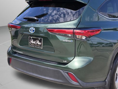 Used 2023 Toyota Highlander LE FWD image 41