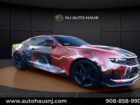 Used 2020 Chevrolet Camaro LT w/ Technology Package RWD image 1