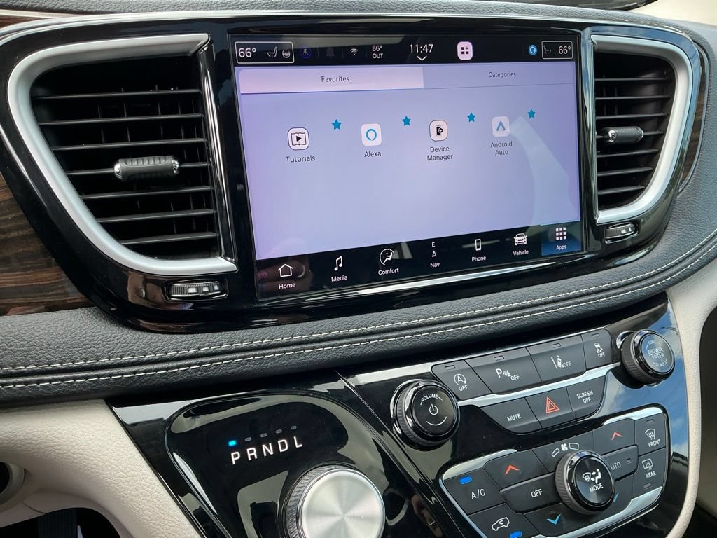 Used 2023 Chrysler Pacifica Limited FWD image 38
