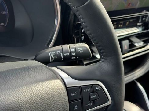 Certified 2025 Toyota Highlander Platinum AWD/4WD image 32