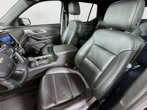 Used 2023 Chevrolet Traverse LT FWD image 4