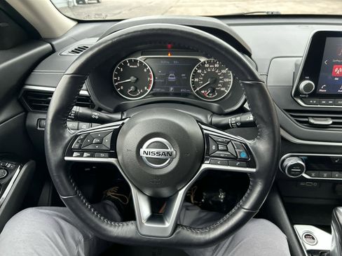 Used 2020 Nissan Altima 2.5 SV image 16