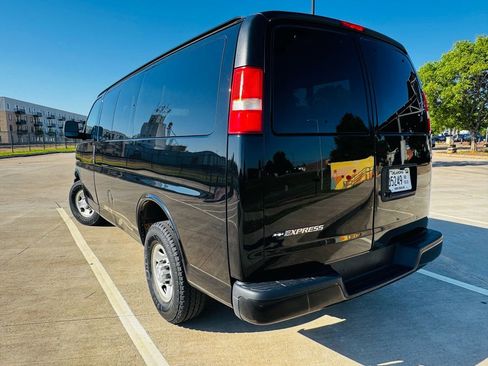 Used 2018 Chevrolet Express 2500 LS w/ Driver Convenience Package RWD image 5