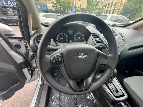Used 2017 Ford Fiesta SE w/ Equipment Group 201A FWD image 9