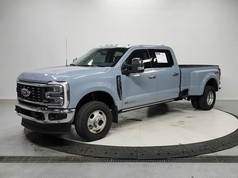 Used 2025 Ford F350 Lariat w/ Lariat Ultimate Package AWD/4WD image 3